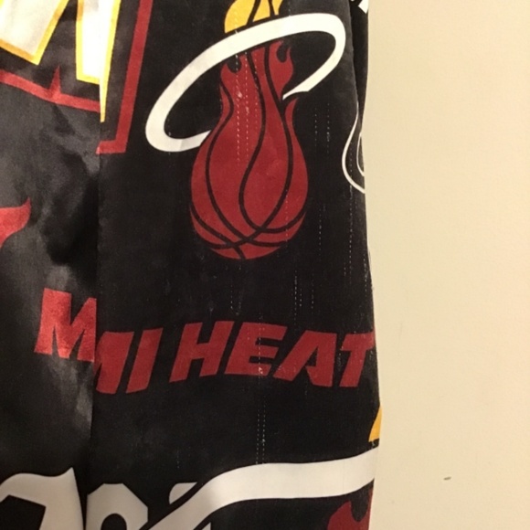 🔥SALE!Miami Heat, see pictures, jacket is in good cond., with some scratches,😎 - Picture 4 of 15